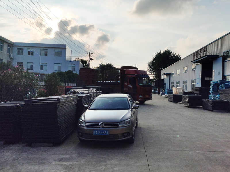  金用護(hù)欄2022年7月6日鋅鋼陽(yáng)臺(tái)護(hù)欄裝車發(fā)貨！