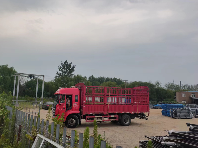 金用護欄2022年8月18日鋅鋼陽臺欄桿裝車發(fā)貨！