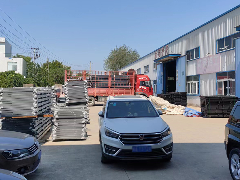 金用護欄2022年9月8日鋅鋼圍墻護欄裝車發貨！