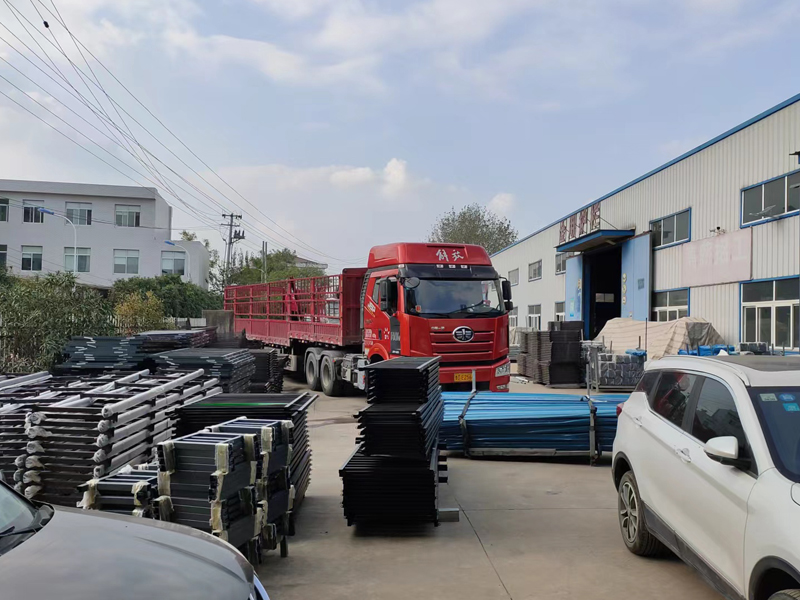 金用護(hù)欄2022年11月4日鋅鋼組裝護(hù)欄裝車發(fā)貨！
