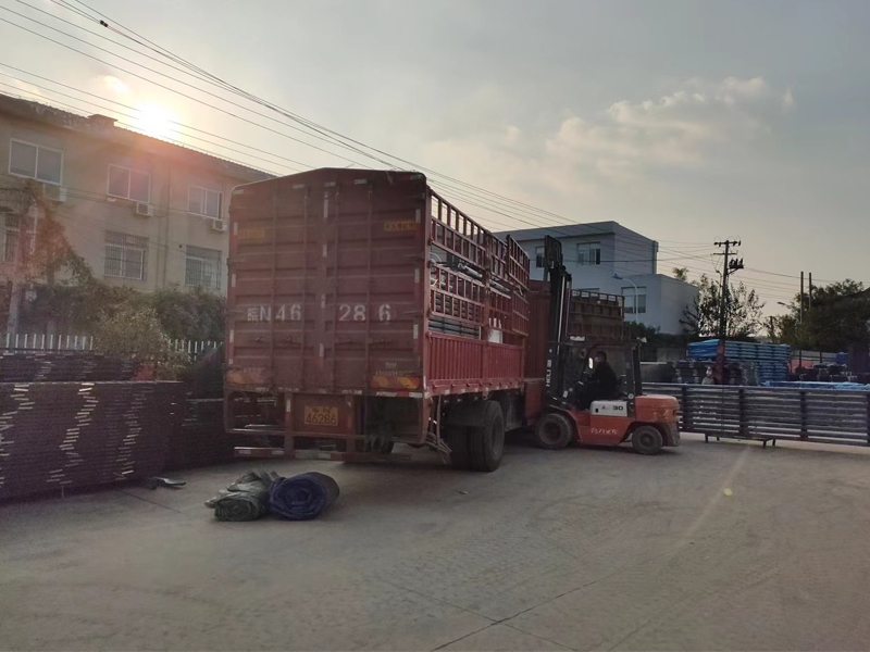 金用護(hù)欄2022年11月8日鋅鋼玻璃護(hù)欄裝車(chē)發(fā)貨! 金用護(hù)欄2022年11月8日鋅鋼玻璃護(hù)欄裝車(chē)發(fā)貨!