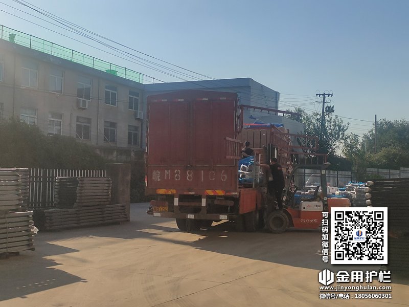 2023年10月21日鋅鋼組裝護(hù)欄裝車發(fā)貨！