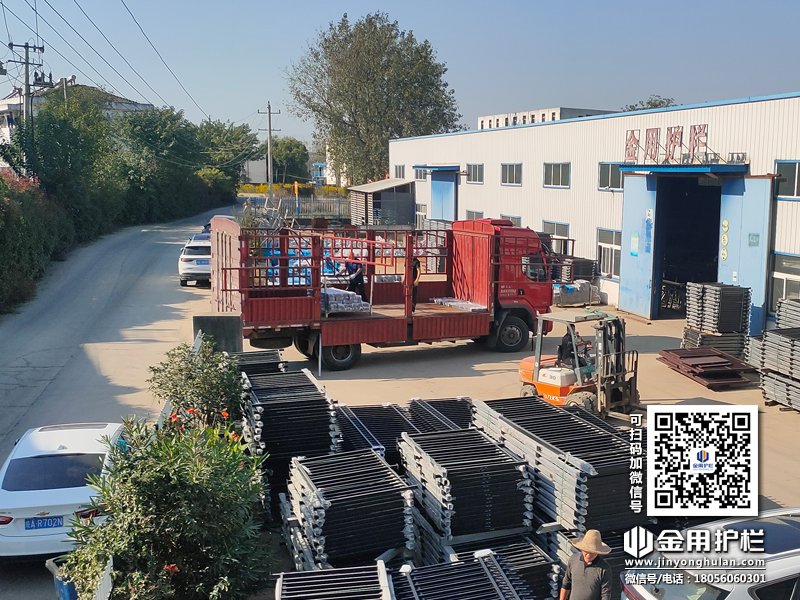 2023年10月26日鋅鋼組裝欄桿裝車發貨！