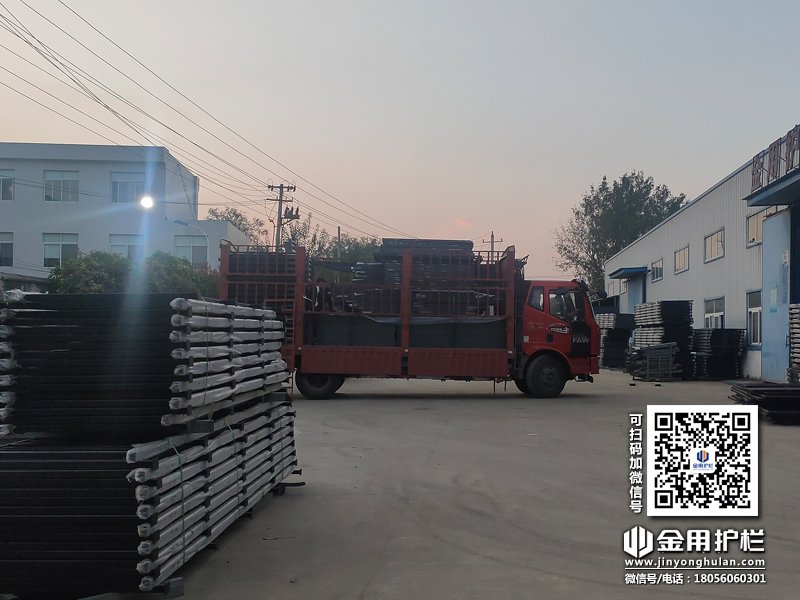 2023年10月30日鋅鋼圍墻護欄裝車發貨! 2023年10月30日鋅鋼圍墻護欄裝車發貨!