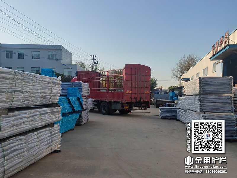 2023年11月7日鋅鋼陽臺護欄裝車發貨！