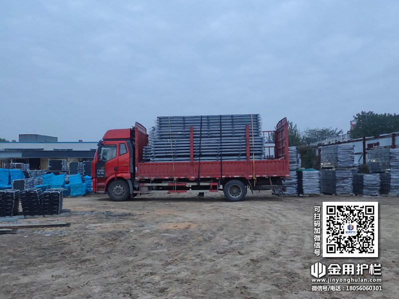 2023年11月15日鋅鋼陽臺護欄裝車發貨！