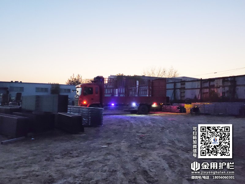 2023年11月20日鋅鋼飄窗欄桿裝車(chē)發(fā)貨！