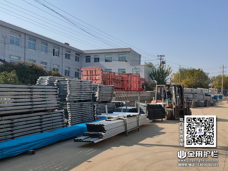 2023年11月29日鋅鋼連廊欄桿裝車發貨！