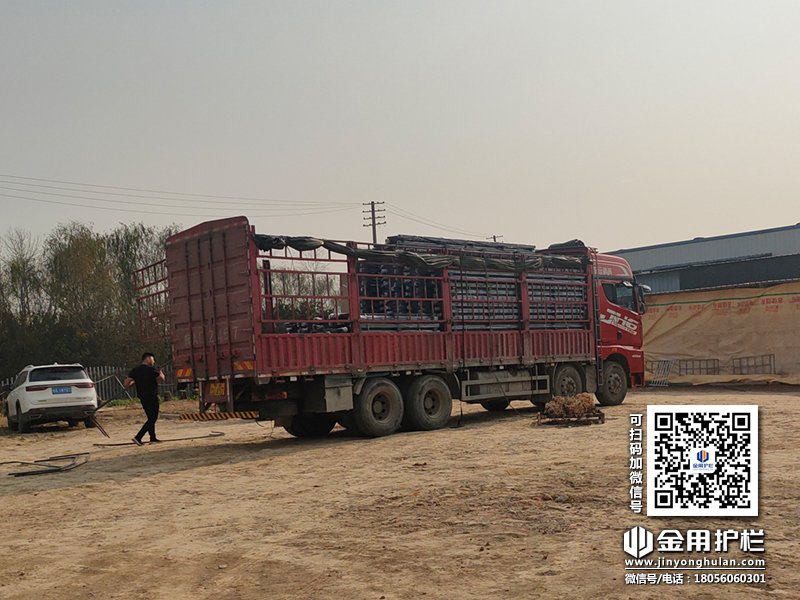 2023年12月5日鋅鋼連廊護欄裝車發貨！