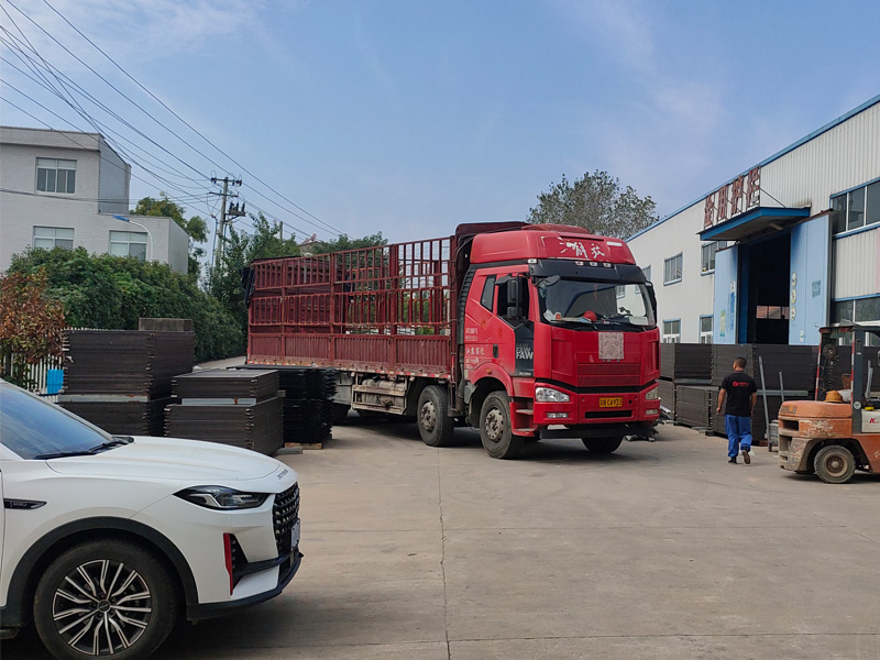 2024年10月10日鋅鋼護窗欄桿裝車發(fā)貨! 2024年10月10日鋅鋼護窗欄桿裝車發(fā)貨!