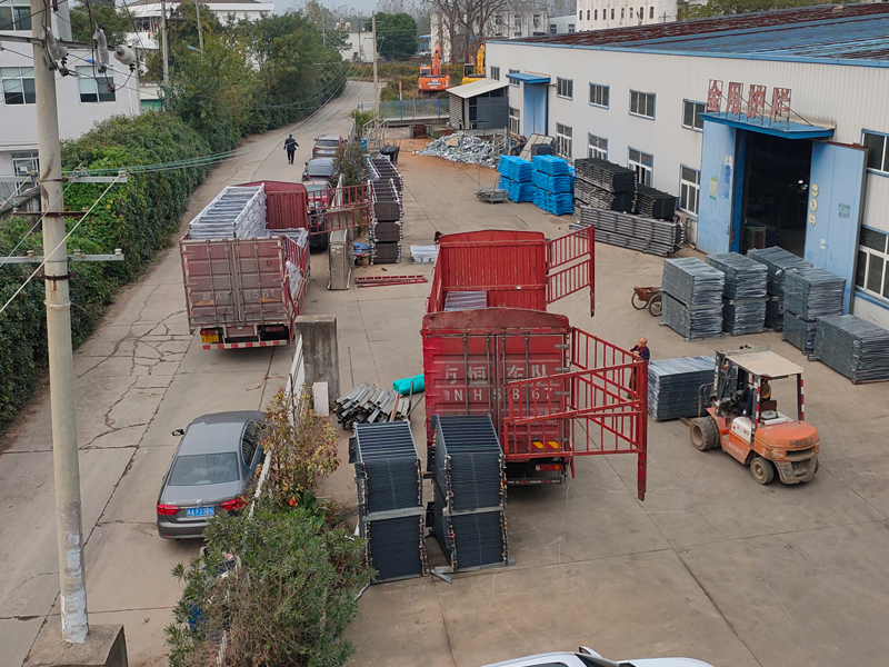 2024年11月11日鋅鋼玻璃護(hù)欄裝車發(fā)貨！