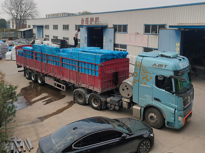 2024年11月15日鋅鋼連廊欄桿裝車發(fā)貨！