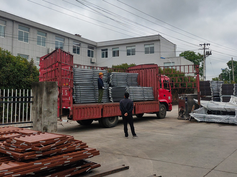 2025年5月10日鋅鋼樓梯欄桿裝車發(fā)貨！