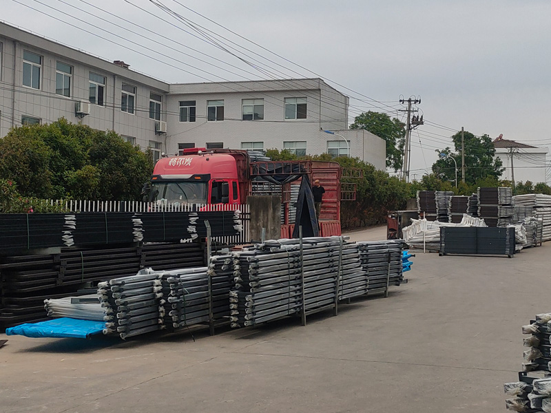 2025年5月17日鋅鋼連廊欄桿裝車發(fā)貨！