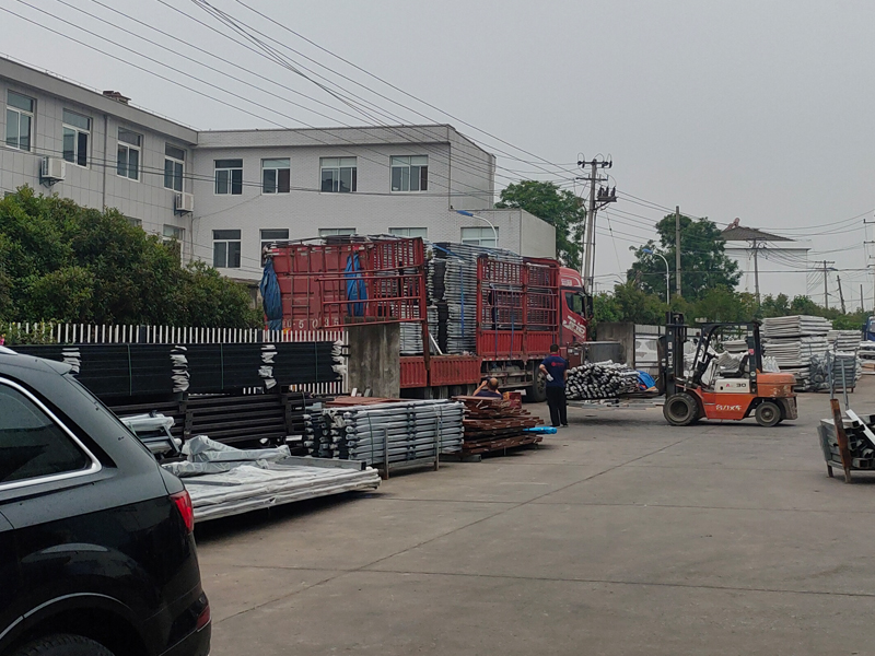 2025年5月22日鋅鋼連廊欄桿裝車發貨！