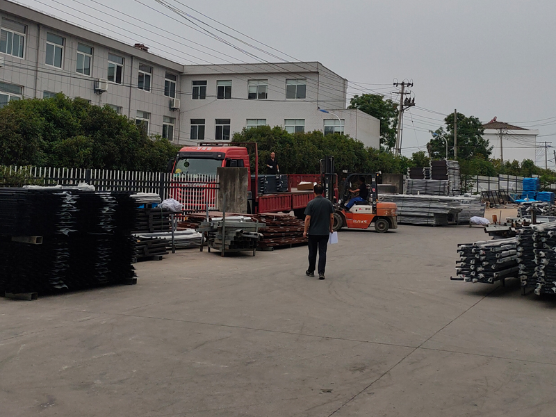 2025年5月30日鋁合金百葉窗裝車發貨! 2025年5月30日鋁合金百葉窗裝車發貨!