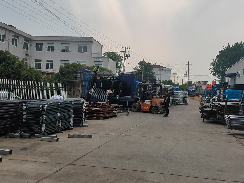 2025年6月3日鋅鋼圍墻護(hù)欄裝車發(fā)貨！