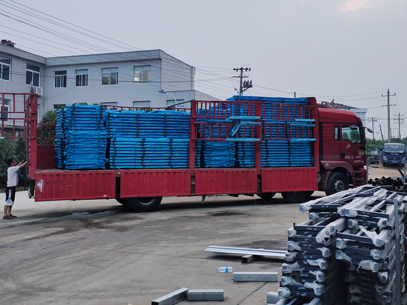 2025年6月12日鋅鋼連廊欄桿裝車發貨！