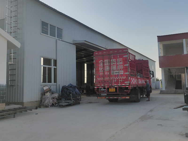 2025年6月19日鋅鋼陽臺欄桿裝車發(fā)貨！