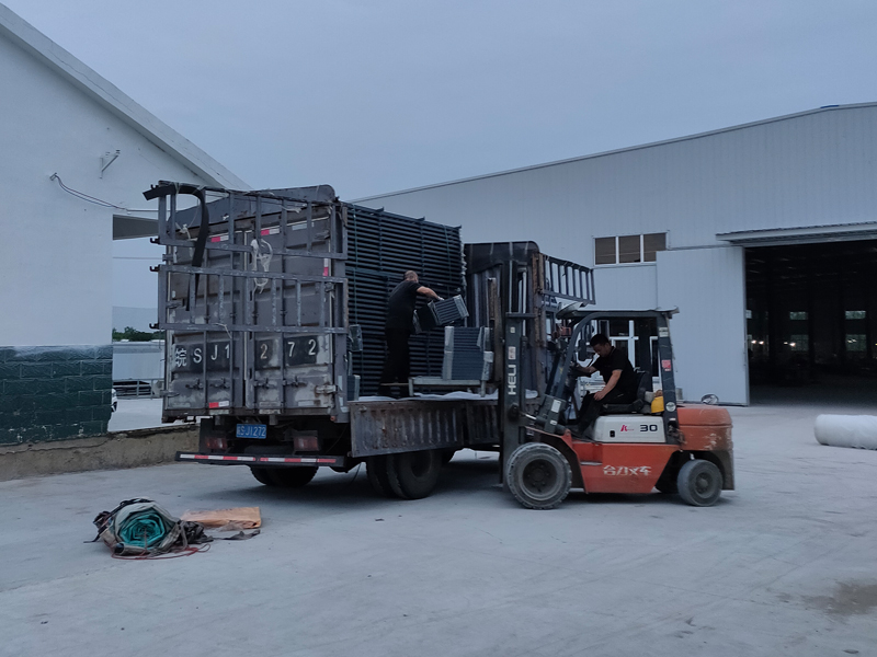 2025年6月21日鋅鋼護窗欄桿裝車發貨！