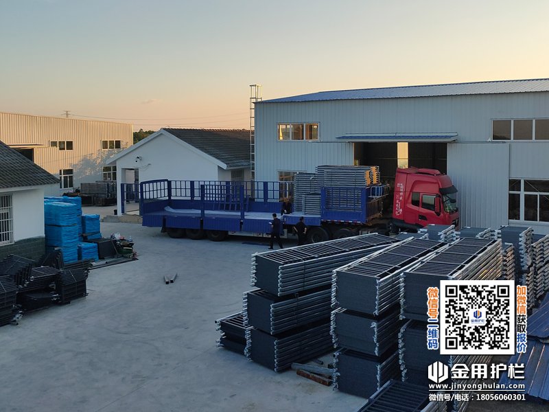 2025年7月24日鋅鋼護窗欄桿裝車發(fā)貨! 2025年7月24日鋅鋼護窗欄桿裝車發(fā)貨!