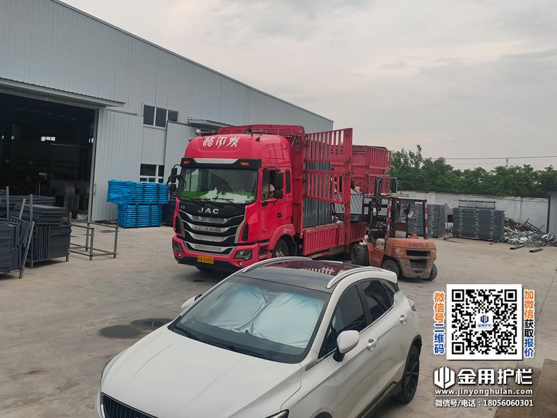 2025年8月8日鋁合金百葉窗裝車發貨！