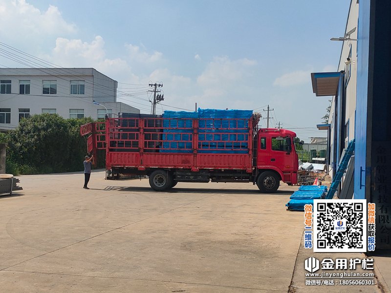 2025年8月26日小區鋅鋼欄桿裝車發貨！