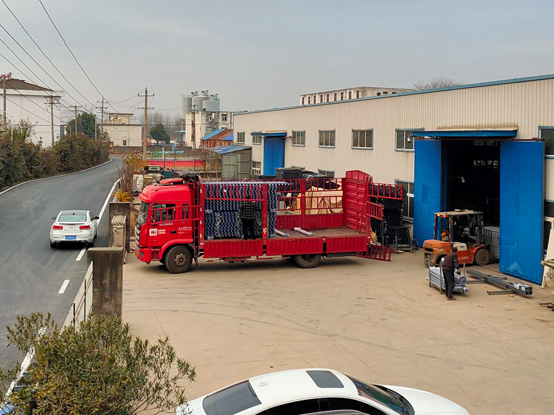 2025年11月28日鋅鋼圍墻護欄裝車發貨! 2025年11月28日鋅鋼圍墻護欄裝車發貨!